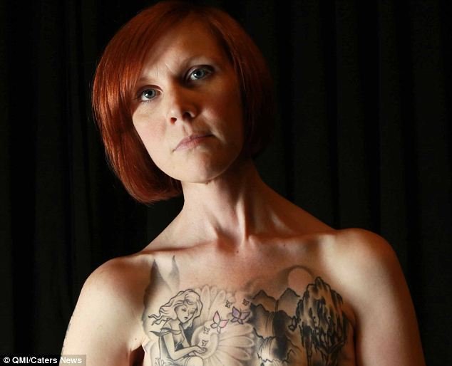 Χωρίς στήθος αλλά με τατουάζ - Yπάρχει ομορφιά μετά την μαστεκτομή  [εικόνες] | iefimerida.gr 1