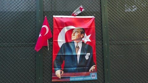 Θεσσαλονίκη: Κοσμοσυρροή στο τουρκικό προξενείο για την επέτειο θανάτου του Ατατούρκ | iefimerida.gr 0