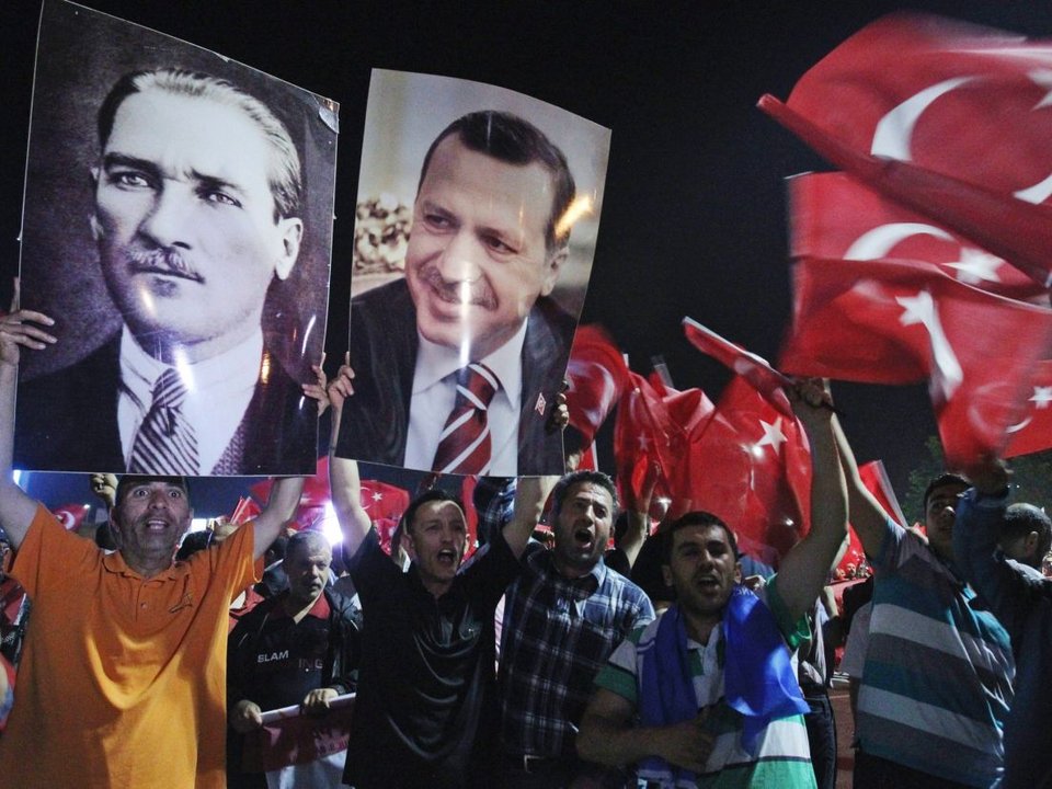 Ο Ερντογάν δίπλα-δίπλα στις φωτό με τον Κεμάλ -Ιστορική στροφή στην Τουρκία [εικόνες] | iefimerida.gr 0