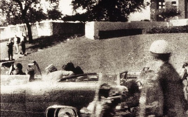 Αυτή είναι η γυναίκα που φωτογράφισε τη δολοφονία του Κένεντι [εικόνες+βίντεο] | iefimerida.gr 0