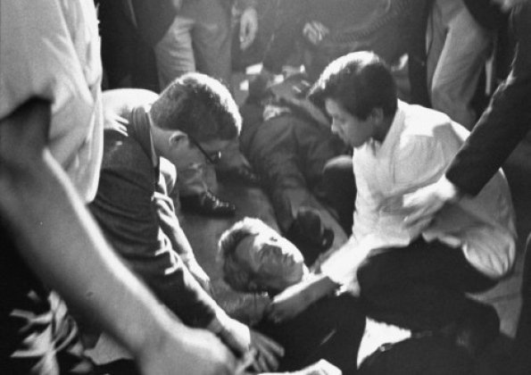 Πέθανε ο φωτορεπόρτερ της δολοφονίας του Ρόμπερτ Κένεντι- Απαθανάτισε το περίφημο καρέ με τον γερουσιαστή να κείτεται μέσα σε λίμνη αίματος [εικόνες] | iefimerida.gr 1