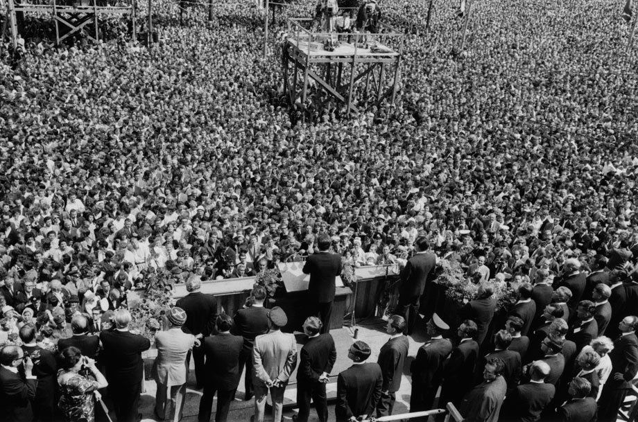 Ιστορική η φράση Μέρκελ: Εμείς, οι Ευρωπαίοι, πρέπει να πάρουμε τη μοίρα μας στα χέρια μας [εικόνες] | iefimerida.gr 6