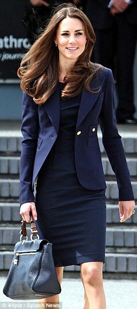 «Ξεμάλλιασμα» Κέιτ Μίντλετον με γνωστή εταιρία δερμάτινων ειδών -Η φωτογραφία που εξόργισε το παλάτι [εικόνες] | iefimerida.gr 2