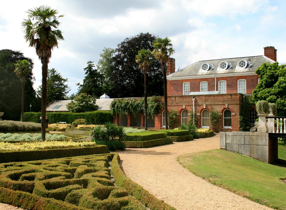 Η Μέι «στριμώχνει» τον Μπόρις Τζόνσον: Τον αναγκάζει να μοιραστεί την έπαυλη του ΥΠΕΞ [εικόνες] | iefimerida.gr 2