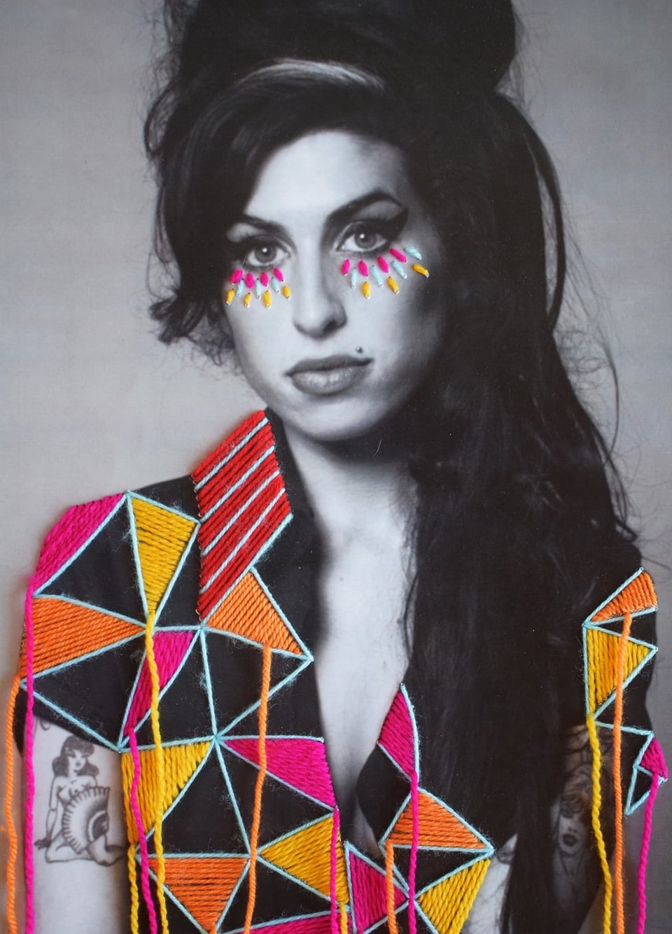 Διάσημα πρόσωπα γίνονται... πολύχρωμα κεντήματα [εικόνες] | iefimerida.gr 8