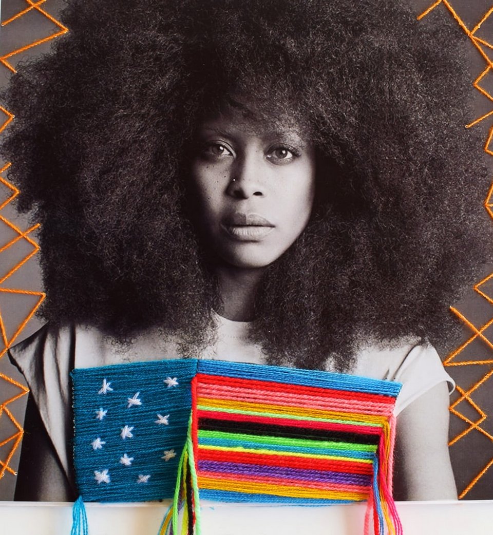 Διάσημα πρόσωπα γίνονται... πολύχρωμα κεντήματα [εικόνες] | iefimerida.gr 5