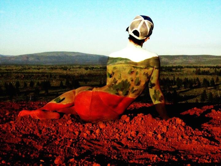 Η τέχνη της ψευδαίσθησης: Ζωγραφισμένα γυμνά σώματα «μέσα» σε φυσικά τοπία [εικόνες]  | iefimerida.gr 7