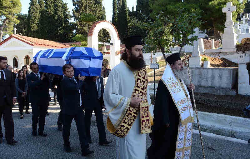 Πάτρα: Το τελευταίο αντίο στον Κωστή Στεφανόπουλο [εικόνες &amp; βίντεο] | iefimerida.gr 0