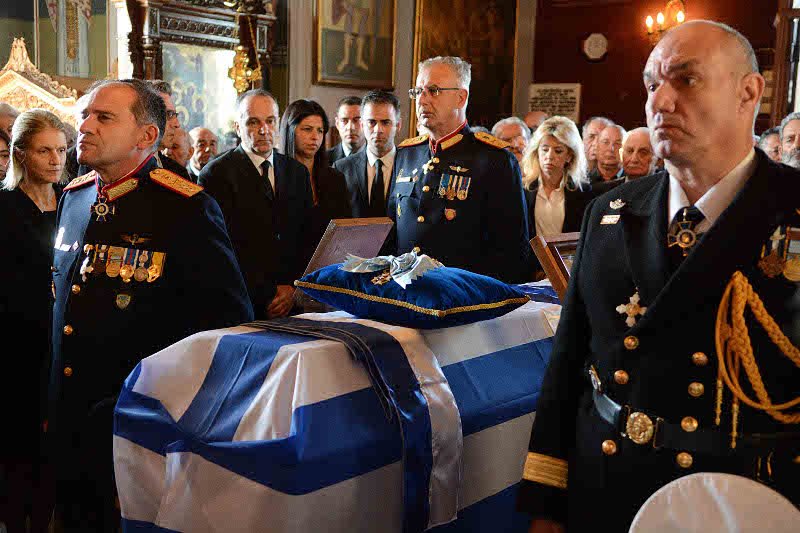 Πάτρα: Το τελευταίο αντίο στον Κωστή Στεφανόπουλο [εικόνες &amp; βίντεο] | iefimerida.gr 8