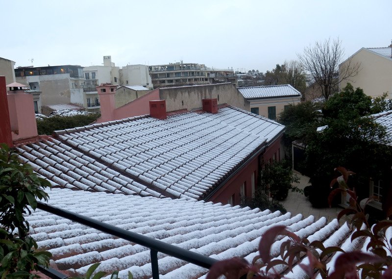 Ο λόφος του Λυκαβηττού στα λευκά, η Ακρόπολη σε άσπρο φόντο! Εντυπωσιακές φωτογραφίες από το κέντρο της Αθήνας [εικόνες] | iefimerida.gr 13