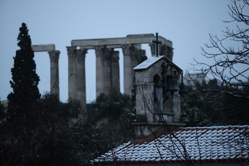 Ο λόφος του Λυκαβηττού στα λευκά, η Ακρόπολη σε άσπρο φόντο! Εντυπωσιακές φωτογραφίες από το κέντρο της Αθήνας [εικόνες] | iefimerida.gr 9