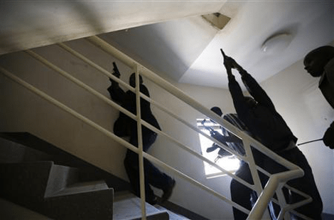 Μακελειό στην Κένυα: Τουλάχιστον 39 νεκροί από εισβολή ενόπλων σε εμπορικό κέντρο [εικόνες] | iefimerida.gr 1