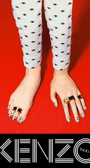 Είναι μοντέλο μόνο για χέρια και πόδια -Απίστευτη ιστορία [εικόνες] | iefimerida.gr 2