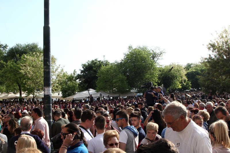 Ο Τσίπρας και η Μπέτυ ρίχνουν τον «μπότη» στην Κέρκυρα  [εικόνες & βίντεο] | iefimerida.gr 3