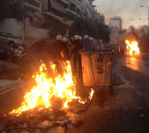 Σοβαρά επεισόδια στο συλλαλητήριο στο Κερατσίνι - Μάχη με μολότοφ και ΜΑΤ | iefimerida.gr 4
