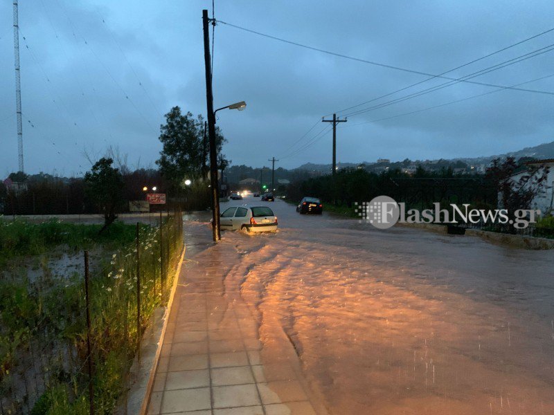 Χάος στα Χανιά από την κακοκαιρία -Κατολισθήσεις, χείμαρροι οι δρόμοι, εγκλωβίστηκαν οδηγοί [εικόνες & βίντεο] | iefimerida.gr 4