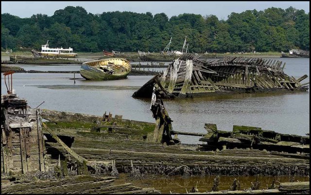 Το... νεκροταφείο για βάρκες στην όχθη ενός ποταμού [εικόνες] | iefimerida.gr 7