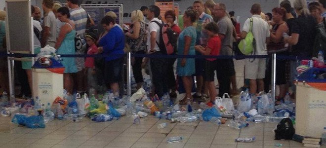 Τα σκουπίδια της Κέρκυρας: Υπήρξε πρόβλημα μόνο για μία ημέρα, απαντά η πολιτική αεροπορία [εικόνες] | iefimerida.gr 2