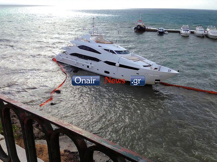 Στην Κέρκυρα οι άνεμοι πέταξαν τα ιστιοπλοϊκά στα βράχια και τα διέλυσαν [εικόνες] | iefimerida.gr 0