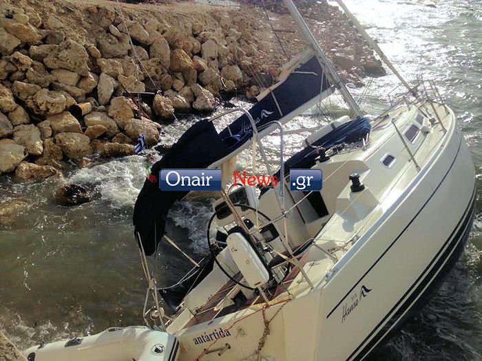 Στην Κέρκυρα οι άνεμοι πέταξαν τα ιστιοπλοϊκά στα βράχια και τα διέλυσαν [εικόνες] | iefimerida.gr 1