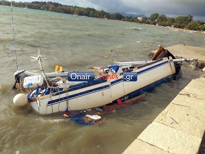 Στην Κέρκυρα οι άνεμοι πέταξαν τα ιστιοπλοϊκά στα βράχια και τα διέλυσαν [εικόνες] | iefimerida.gr 4