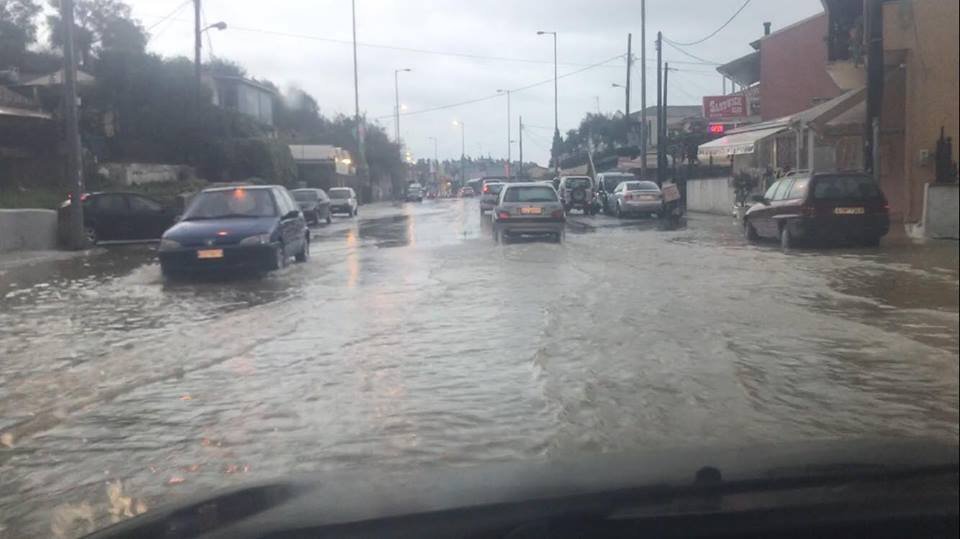 Πλημμύρες και κατολισθήσεις στην Κέρκυρα από την έντονη νεροποντή [εικόνες] | iefimerida.gr 0