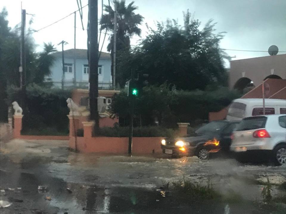 Πλημμύρες και κατολισθήσεις στην Κέρκυρα από την έντονη νεροποντή [εικόνες] | iefimerida.gr 1