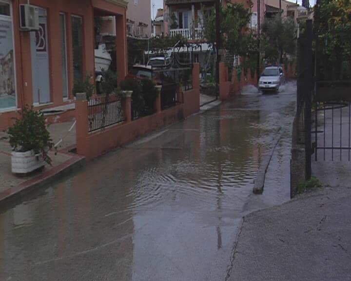 Πλημμύρες και κατολισθήσεις στην Κέρκυρα από την έντονη νεροποντή [εικόνες] | iefimerida.gr 2