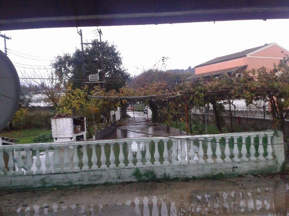 Πλημμύρες και κατολισθήσεις στην Κέρκυρα από την έντονη νεροποντή [εικόνες] | iefimerida.gr 5