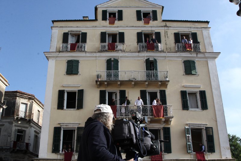 Ο Τσίπρας και η Μπέτυ ρίχνουν τον «μπότη» στην Κέρκυρα  [εικόνες & βίντεο] | iefimerida.gr 2