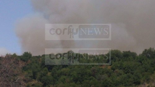 Μεγάλη φωτιά στην Κέρκυρα, στην ορεινή περιοχή Περίσσια [εικόνα] | iefimerida.gr 0