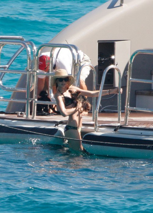 Διάσημοι στο κατάστρωμα -Πώς «σκοτώνουν» το χρόνο τους οι σταρ στις βόλτες με υπερπολυτελείς θαλαμηγούς [εικόνες] | iefimerida.gr 9