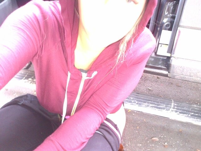 Ποια τραγουδίστρια δεν κρατήθηκε και έκανε την ανάγκη της στο δρόμο; [εικόνα] | iefimerida.gr 0