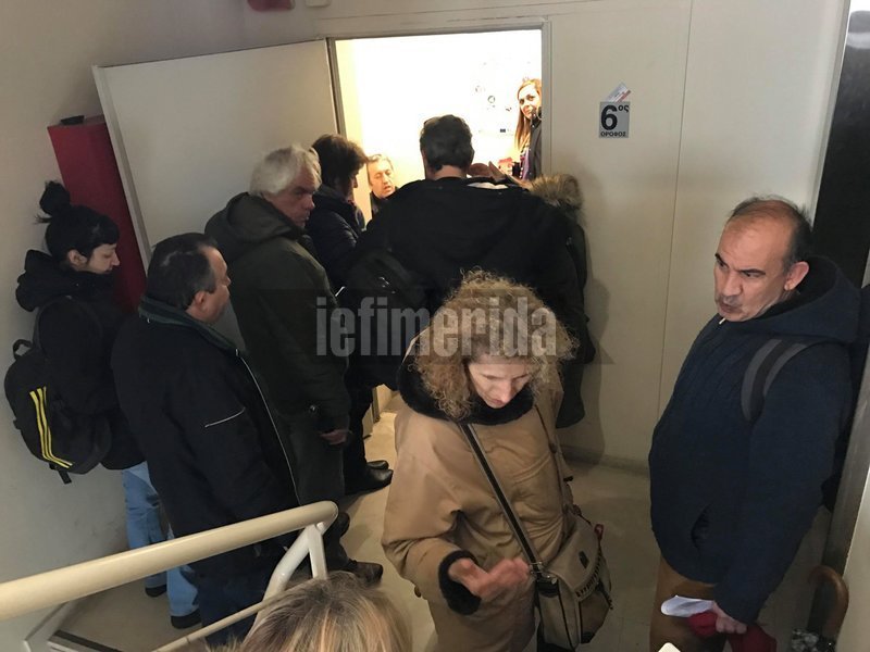 Διαμαρτυρία εκπαιδευτικών για τα δικαιώματα των μαθητών με αναπηρία [εικόνες] | iefimerida.gr 3