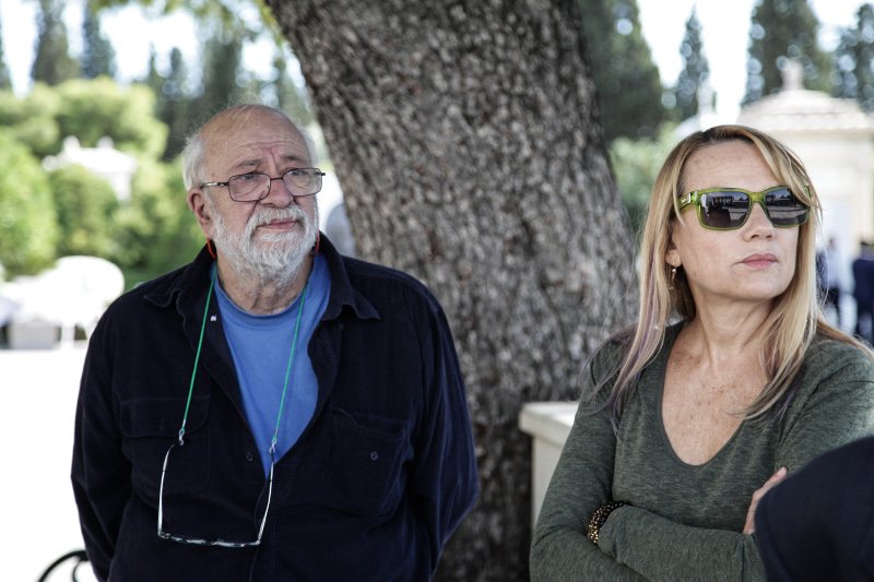 Συγγενείς και φίλοι είπαν το τελευταίο αντίο στη Λούλα Αναγνωστάκη [εικόνες] | iefimerida.gr 0