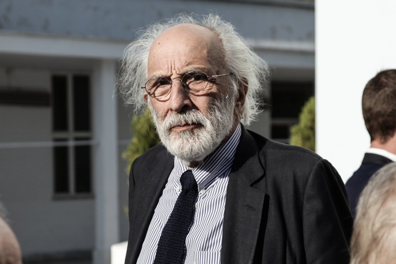 Συγγενείς και φίλοι είπαν το τελευταίο αντίο στη Λούλα Αναγνωστάκη [εικόνες] | iefimerida.gr 1