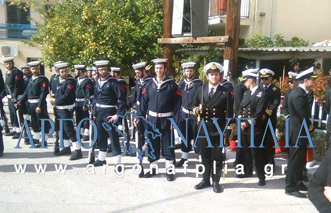 Θρήνος στην κηδεία του Κωνσταντίνου Πανανά στο Ναύπλιο [εικόνες] | iefimerida.gr 1