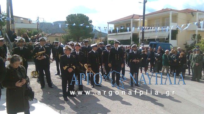 Θρήνος στην κηδεία του Κωνσταντίνου Πανανά στο Ναύπλιο [εικόνες] | iefimerida.gr 2