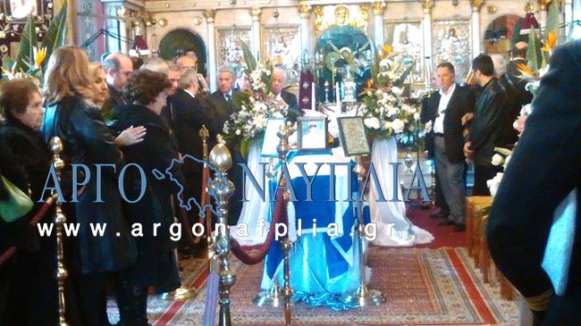 Θρήνος στην κηδεία του Κωνσταντίνου Πανανά στο Ναύπλιο [εικόνες] | iefimerida.gr 0