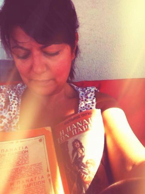 Η νέα τάση του Facebook: Φωτογραφίσου με το αγαπημένο σου βιβλίο - Τι επιλέγουν οι επώνυμοι [εικόνες] | iefimerida.gr 3