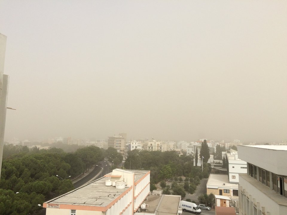 «Σαχάρα» η Κύπρος – Γέμισε σκόνη από τη Συρία [εικόνες]  | iefimerida.gr 0