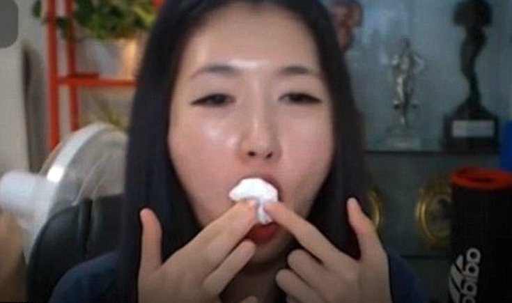 Μια περίεργη διαδικτυακή κοινότητα: Τρώνε πίτσες και τηγανιτά και βγάζουν 4.000$ την εβδομάδα [εικόνες]  | iefimerida.gr 1