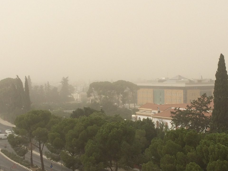 «Σαχάρα» η Κύπρος – Γέμισε σκόνη από τη Συρία [εικόνες]  | iefimerida.gr 1