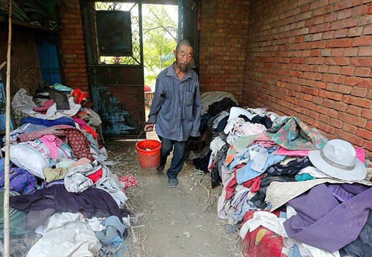 Αδιανόητο: Αγρότης δένει τη γυναίκα και το παιδί του σε στύλο για να μη το σκάσουν [εικόνες]  | iefimerida.gr 2