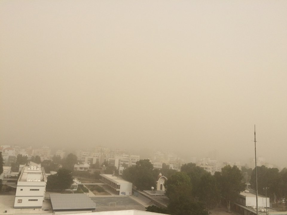 «Σαχάρα» η Κύπρος – Γέμισε σκόνη από τη Συρία [εικόνες]  | iefimerida.gr 2