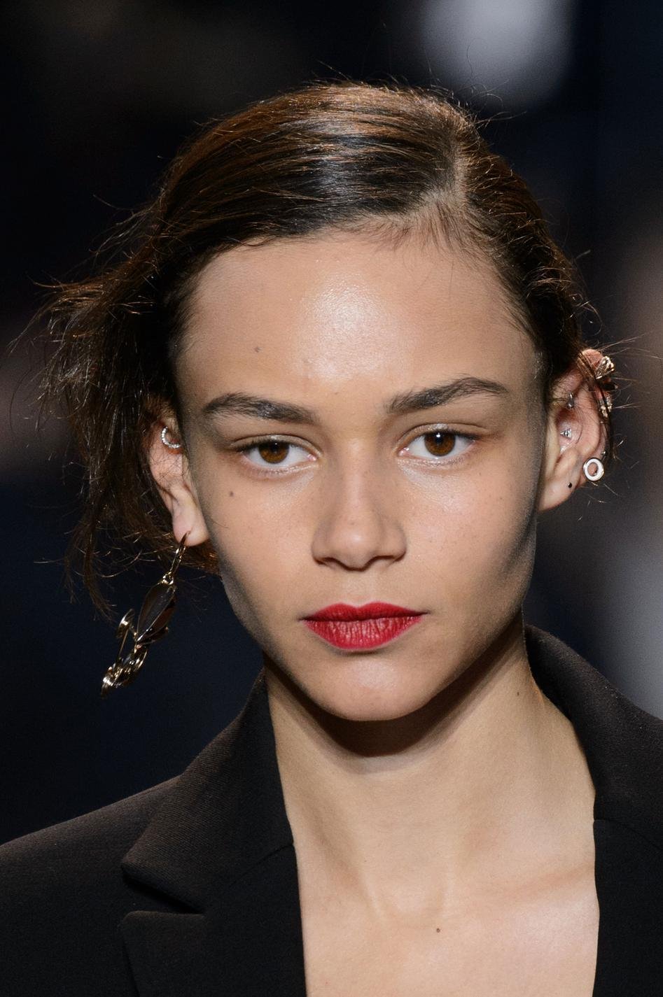 Το κινητό στη μέση -Τα hot αξεσουάρ που θα φορέσουμε το 2016 [εικόνες] | iefimerida.gr 0