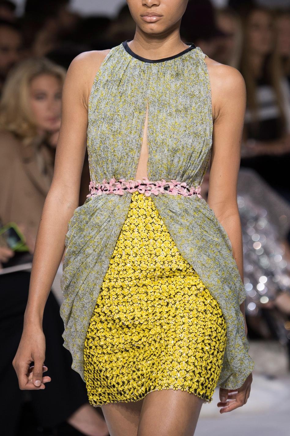 Το κινητό στη μέση -Τα hot αξεσουάρ που θα φορέσουμε το 2016 [εικόνες] | iefimerida.gr 3