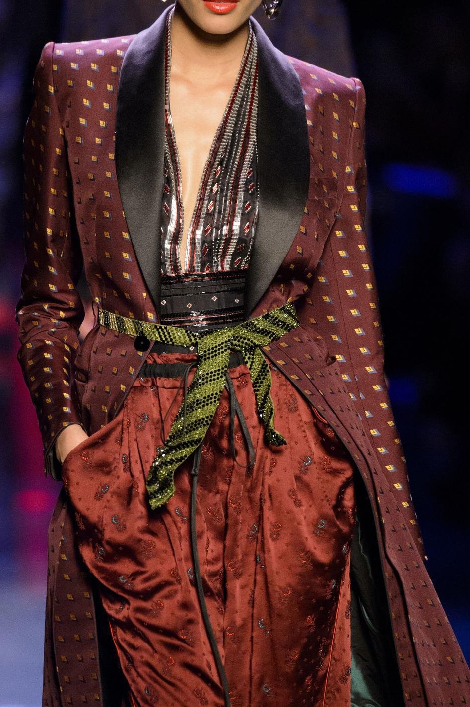 Το κινητό στη μέση -Τα hot αξεσουάρ που θα φορέσουμε το 2016 [εικόνες] | iefimerida.gr 4