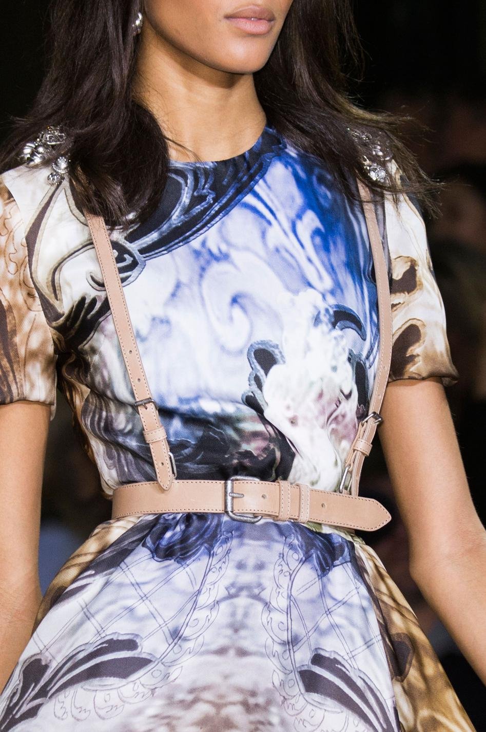 Το κινητό στη μέση -Τα hot αξεσουάρ που θα φορέσουμε το 2016 [εικόνες] | iefimerida.gr 5