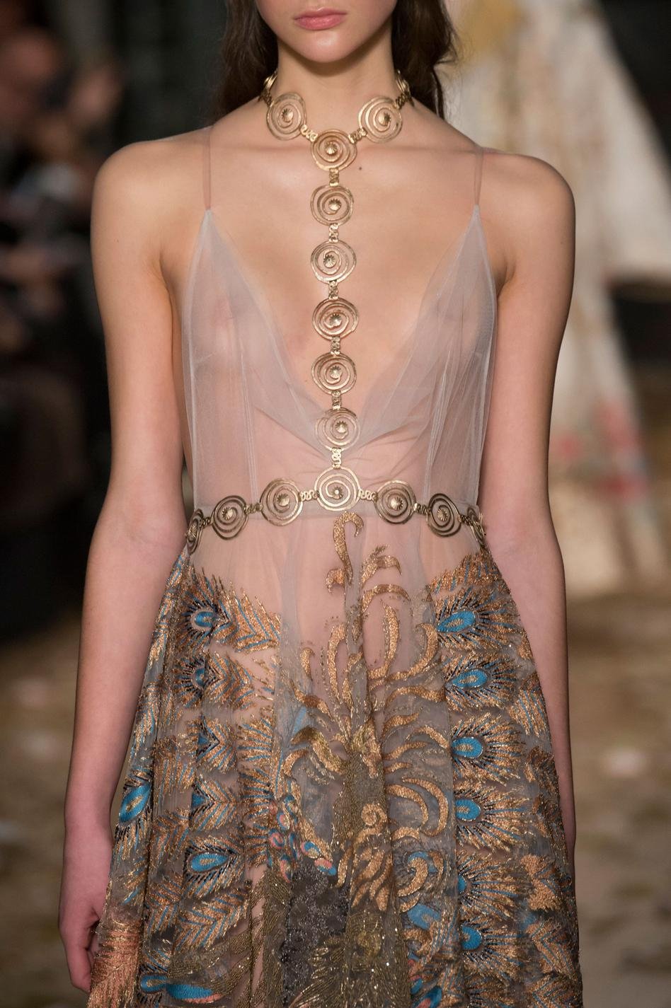 Το κινητό στη μέση -Τα hot αξεσουάρ που θα φορέσουμε το 2016 [εικόνες] | iefimerida.gr 6